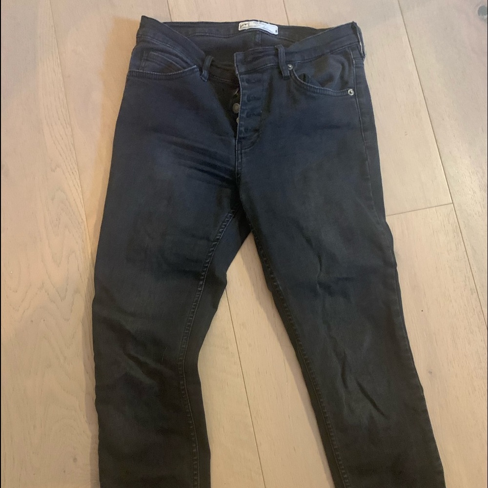 FREE PEOPLE black button fly skinny jeans with frayed ankle